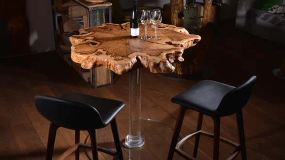 Table haute d'un tronc d'arbre