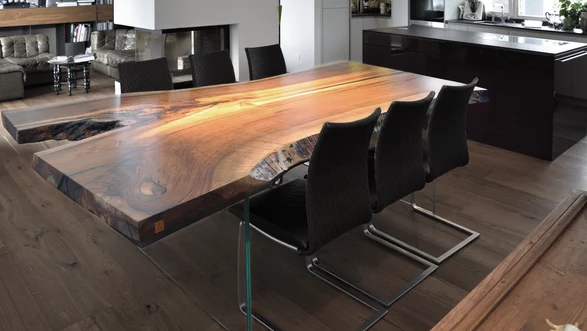 Table de salle à manger avec tronc d'arbre par Stammdesign