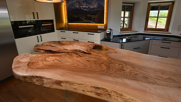 Mesa de tronco de madera natural