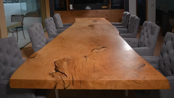 Massivholz Tischplatte mit Epoxidharz