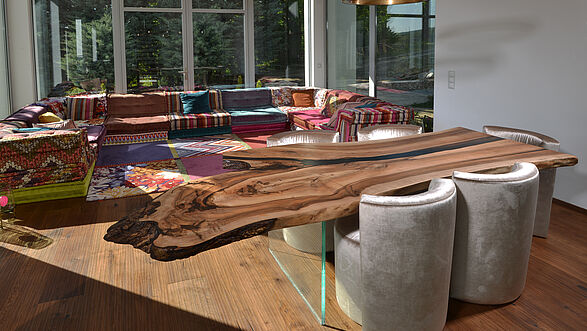 Naturholztisch Stammdesign Baumtisch mit Epoxy