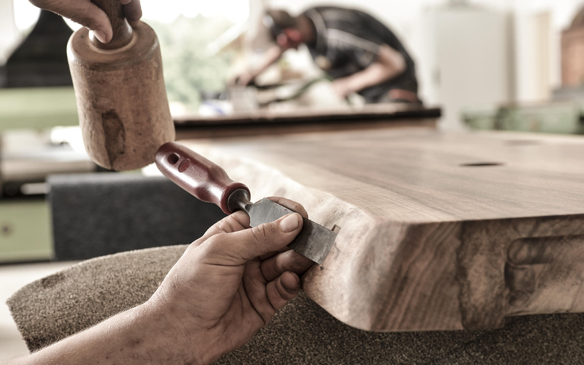 With a lot of manual work, expertise and sensitivity, unique products made of wood are created at Stammdesign